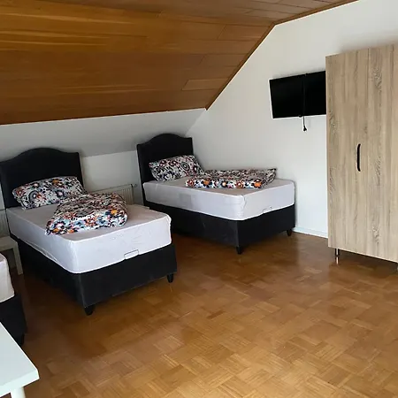 Berghuelen Zimmer Апартаменты *