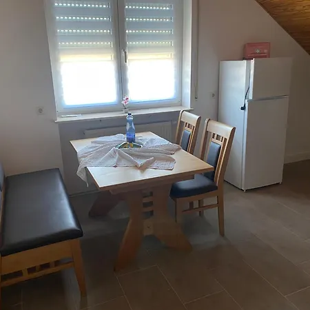 Apartment Berghuelen Zimmer