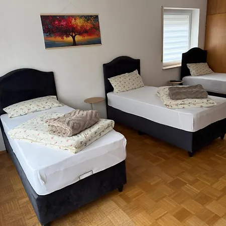 Berghuelen Zimmer Апартаменты *