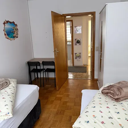 Apartment Berghülen Zimmer